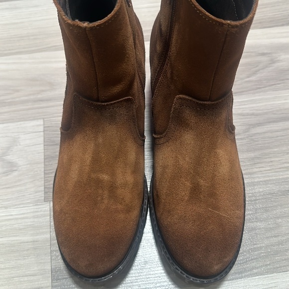 Eric Michael Women’s brown suede boots Size 7.5 - Picture 3 of 8